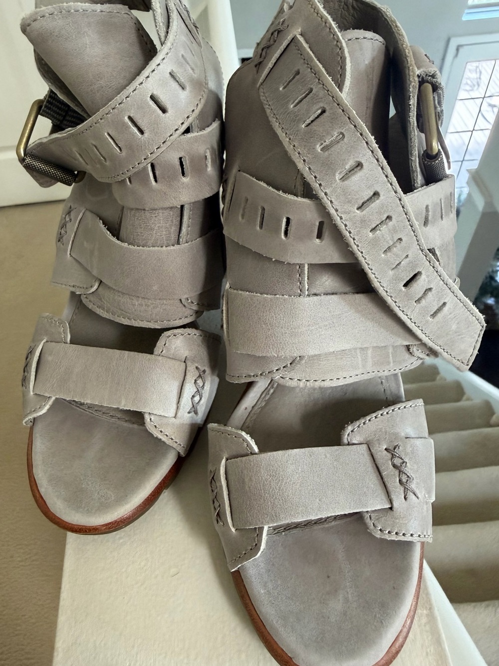 Sorel Light Gray leather Strappy heal  Sandals